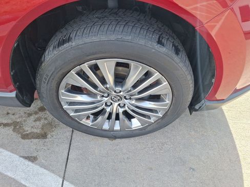 Used 2021 Toyota Venza Limited w/ Advanced Technology Package image 11