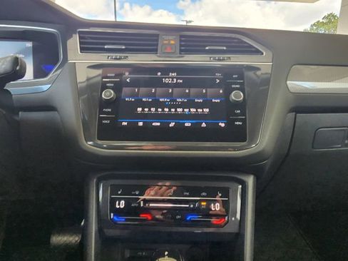 Used 2022 Volkswagen Tiguan SE FWD image 34