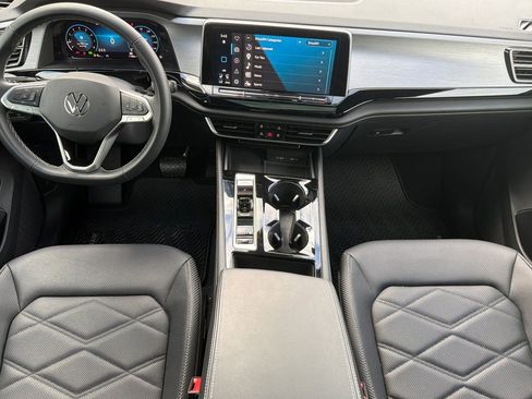 Used 2024 Volkswagen Atlas Cross Sport SE w/ Panoramic Sunroof Package image 13