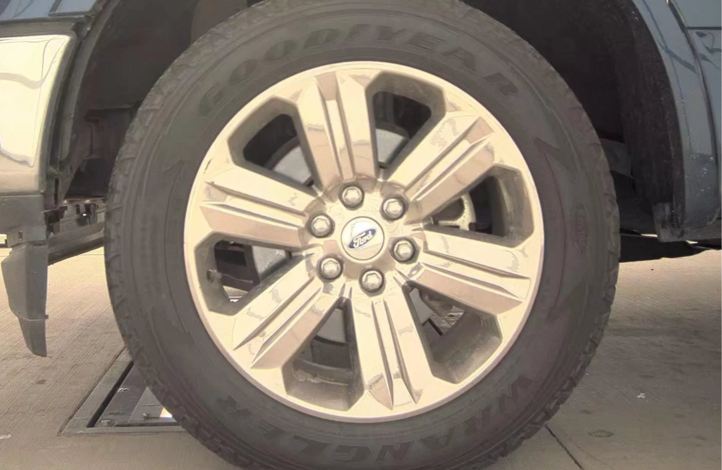 Used 2018 Ford F150 Lariat w/ Equipment Group 502A Luxury AWD/4WD image 8