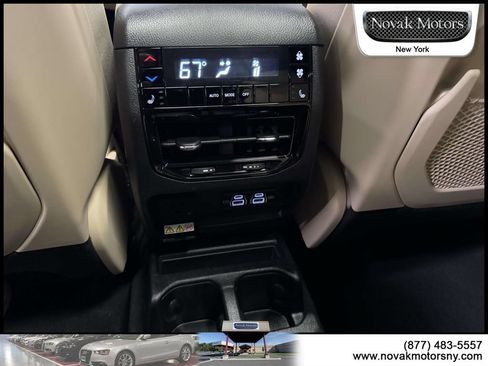 Used 2023 Jeep Grand Cherokee L Limited w/ Luxury Tech Group II AWD/4WD image 14