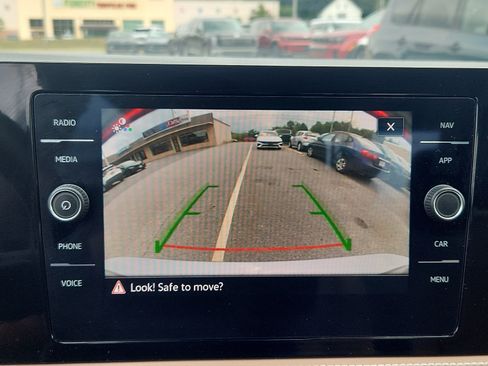 Used 2025 Volkswagen Jetta SEL FWD image 21
