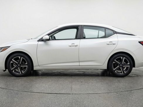 Used 2025 Nissan Sentra SV image 5