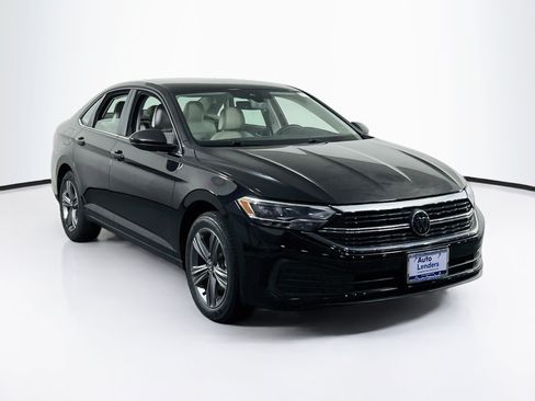 Used 2023 Volkswagen Jetta SE FWD image 3