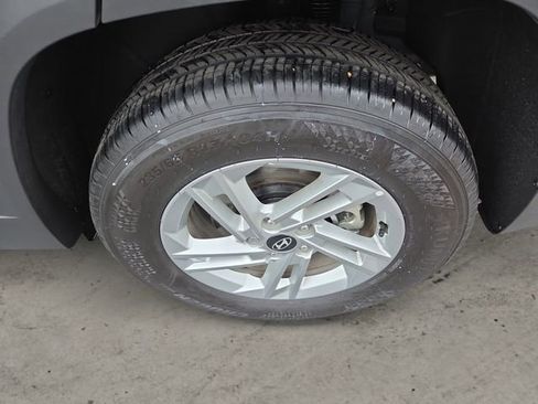 Used 2025 Hyundai Tucson SE image 14