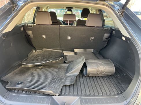 Used 2021 Toyota Venza LE image 25