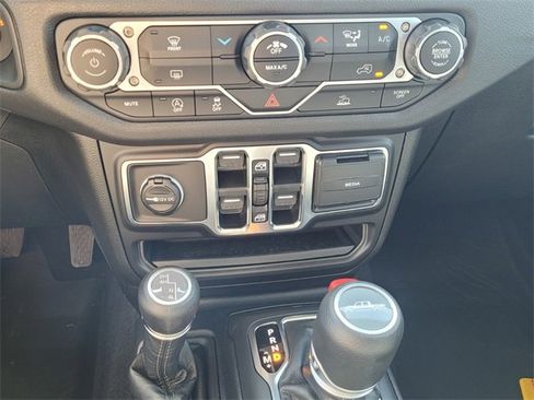 New 2025 Jeep Gladiator Sport image 10