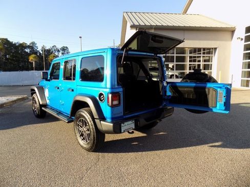 Certified 2025 Jeep Wrangler Sport S image 10