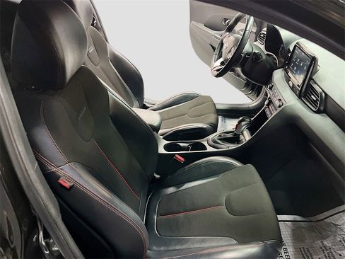 Used 2019 Hyundai Veloster 2.0 Premium image 28