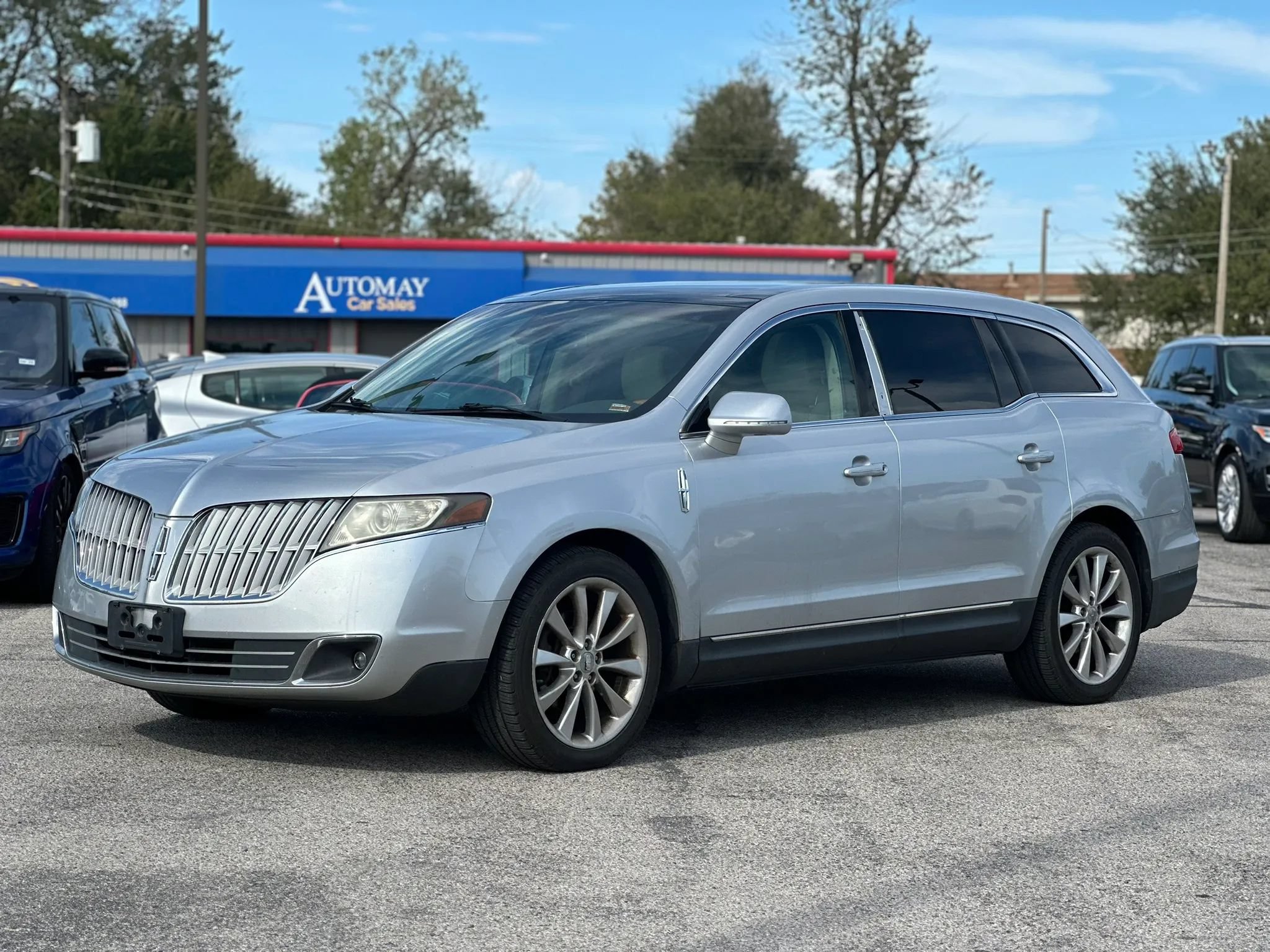 Used 2012 Lincoln MKT AWD image 1