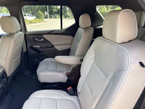 Used 2023 Chevrolet Traverse Premier AWD/4WD image 11