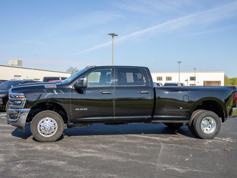 Used 2025 RAM 3500 Big Horn AWD/4WD image 4