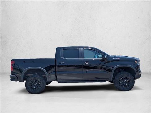 Used 2023 Chevrolet Silverado 1500 ZR2 w/ Technology Package AWD/4WD image 4