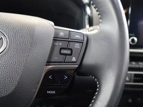 Used 2025 Toyota Camry SE image 21