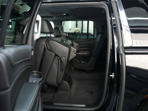 Used 2020 GMC Yukon XL SLT w/ Open Road Package AWD/4WD image 31