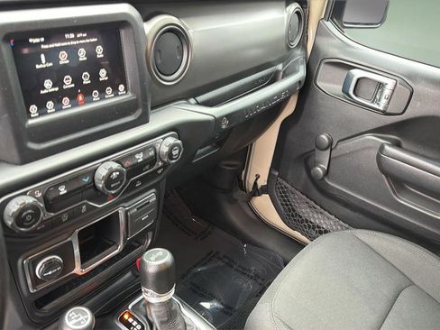 Used 2022 Jeep Wrangler Willys image 16