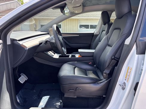 Used 2022 Tesla Model Y Performance AWD/4WD image 16
