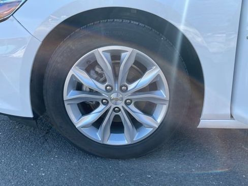 Used 2024 Chevrolet Malibu LT FWD image 11