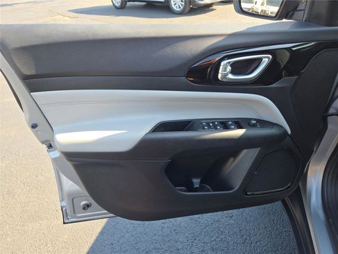 Certified 2022 Jeep Compass Limited image 22