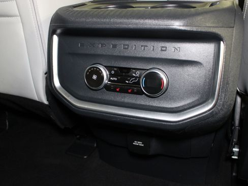 Used 2025 Ford Expedition Platinum w/ Driver's Package AWD/4WD image 21