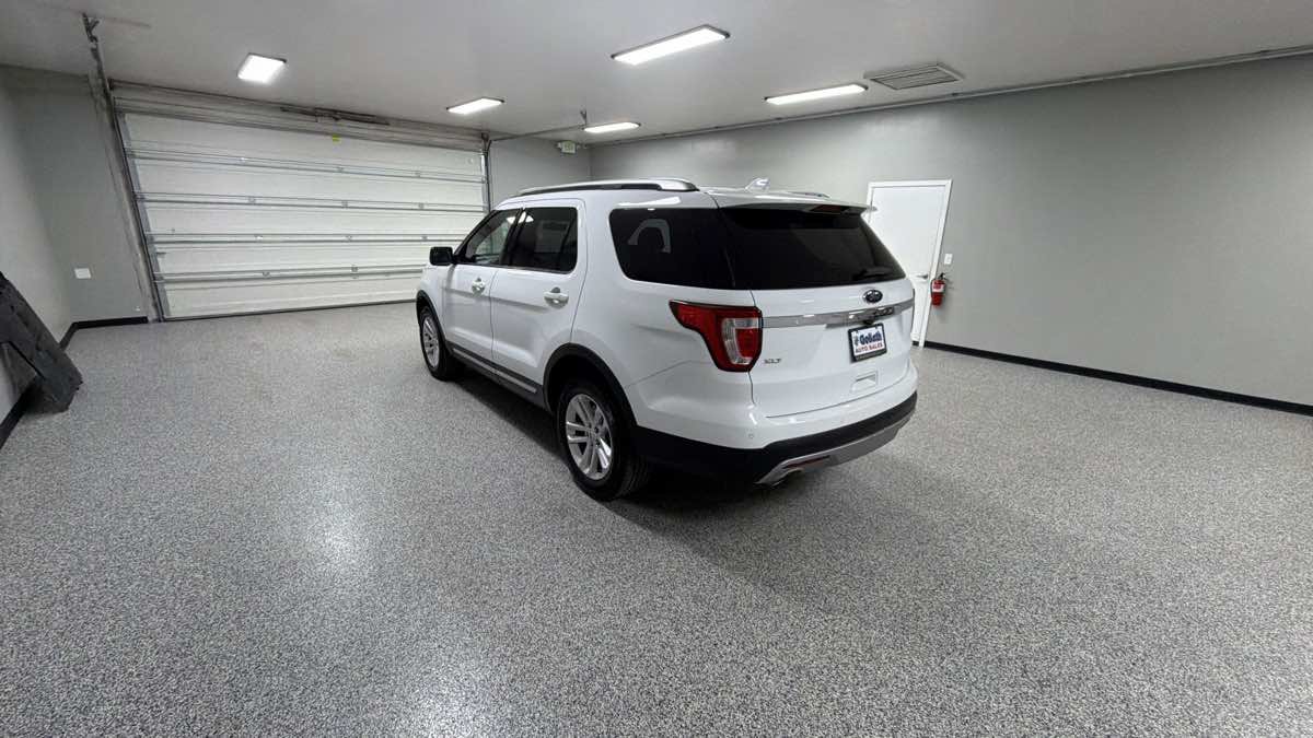 Used 2016 Ford Explorer XLT FWD image 5