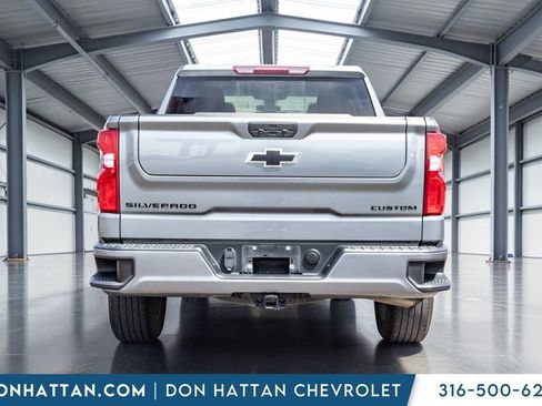 Used 2022 Chevrolet Silverado 1500 Custom w/ LPO, Blackout Package AWD/4WD image 23