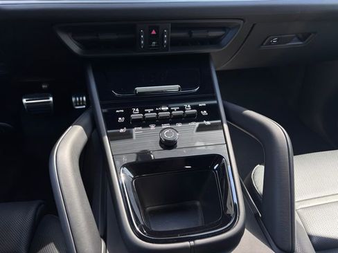 New 2026 Porsche Cayenne Turbo image 21