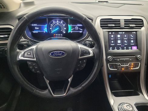 Used 2017 Ford Fusion SE w/ Fusion SE Technology Package FWD image 22