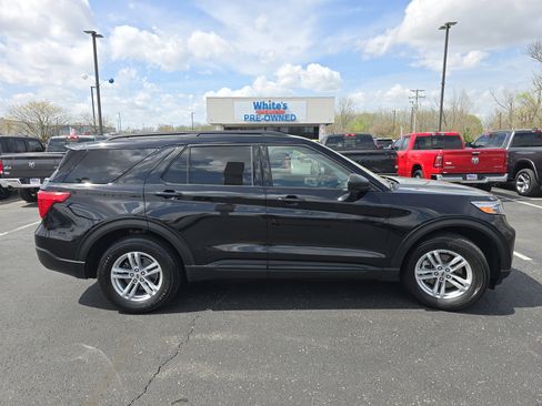Used 2022 Ford Explorer XLT w/ Equipment Group 202A AWD/4WD image 16