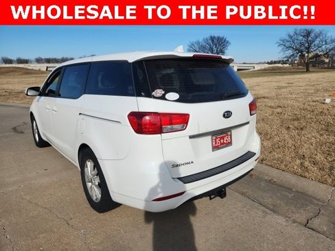 Used 2016 Kia Sedona L image 5