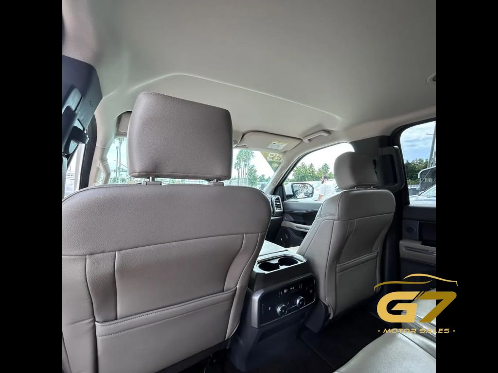 Used 2019 Ford Expedition XLT w/ Equipment Group 202A AWD/4WD image 11