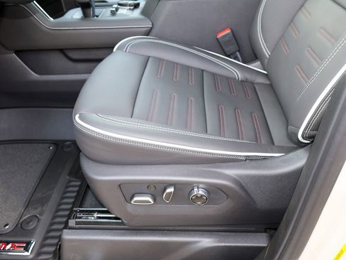 New 2026 GMC Sierra 1500 AT4X AWD/4WD image 8