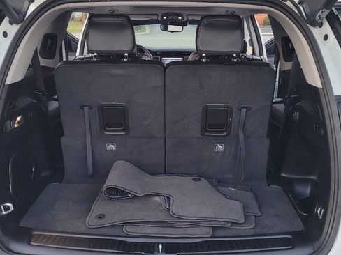 Used 2023 Jeep Grand Cherokee L Limited w/ Black Appearance Package image 13