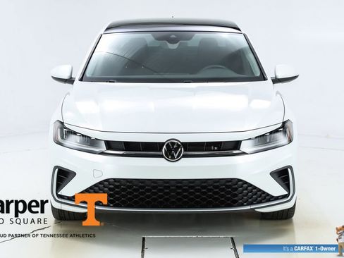 Used 2025 Volkswagen Jetta SE w/ Sunroof Package image 16