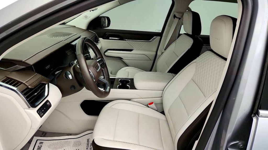 Used 2025 GMC Acadia Denali w/ Super Cruise Package FWD image 18