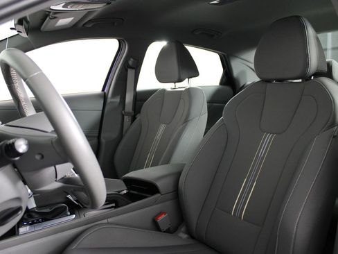 Certified 2025 Hyundai Elantra Sport image 19