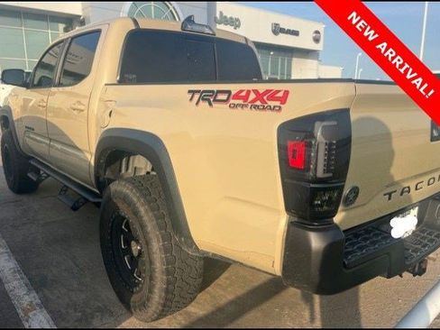 Used 2019 Toyota Tacoma TRD Off-Road AWD/4WD image 3