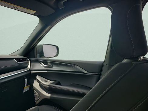 New 2025 Jeep Grand Cherokee L Laredo image 11