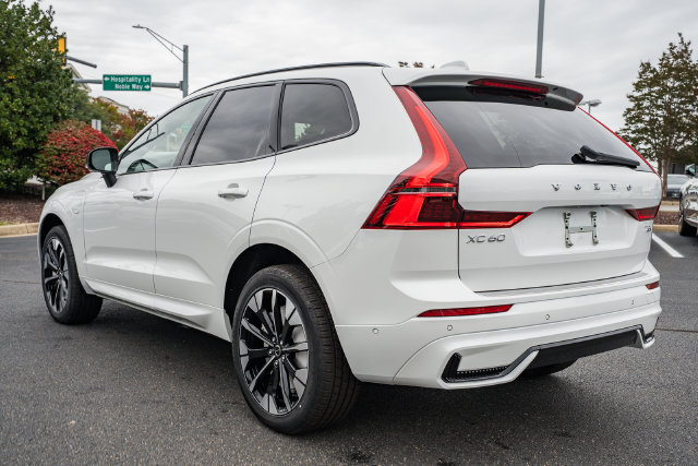 New 2027 Volvo XC60 T8 Plus AWD/4WD image 5