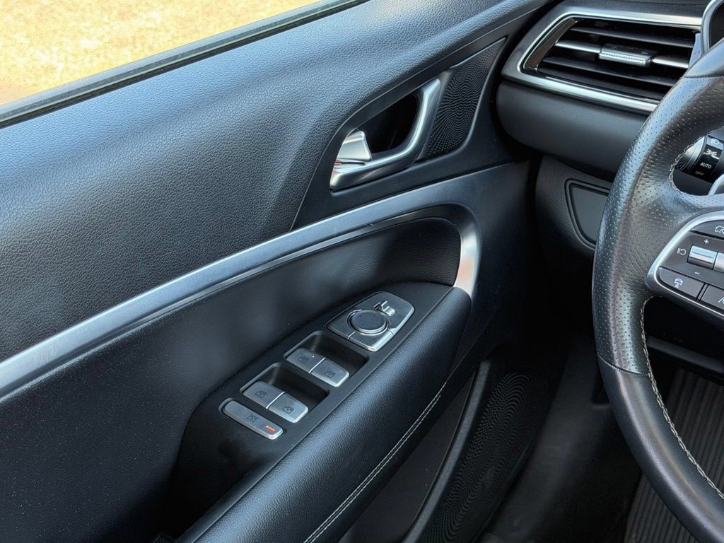 Used 2026 Genesis G70 2.5T RWD image 12