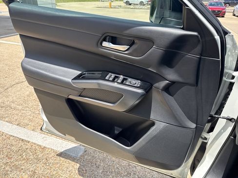 Used 2022 Nissan Pathfinder SL AWD/4WD image 21