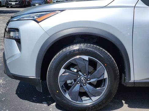 Used 2025 Nissan Rogue SV AWD/4WD image 7