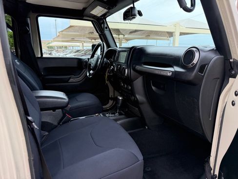 Used 2018 Jeep Wrangler Unlimited Sport S AWD/4WD image 16