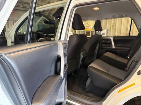 Certified 2016 Toyota 4Runner SR5 AWD/4WD image 34