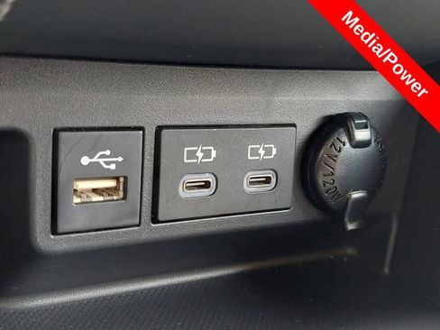 Used 2023 Toyota Highlander XLE FWD image 27