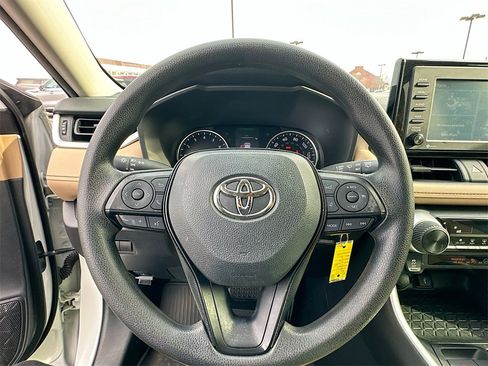 Used 2021 Toyota RAV4 LE image 18