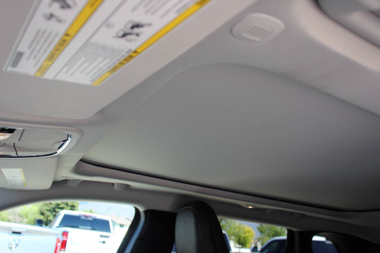 Used 2022 Jeep Cherokee Latitude w/ Sun & Sound Group AWD/4WD image 48