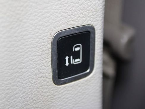 Used 2017 Chrysler Pacifica Touring-L Plus image 25