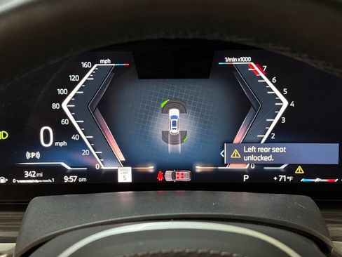 Used 2024 BMW X7 xDrive40i w/ M Sport Package image 20