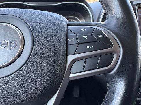 Used 2019 Jeep Cherokee Limited image 17